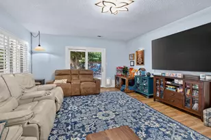 4553 E Redlands Ave, Fresno, CA 93726 - Photo 12