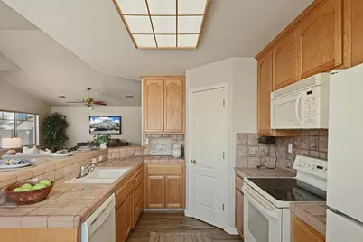 647 Village Drive, Galt, CA 95632 - Photo 8
