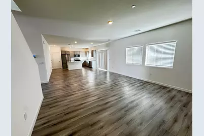 8861 Stratham Way, Elk Grove, CA 95758 - Photo 6