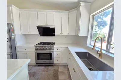 9009 Bungalow Way, Elk Grove, CA 95758 - Photo 14