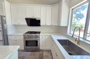 9009 Bungalow Way, Elk Grove, CA 95758 - Photo 14