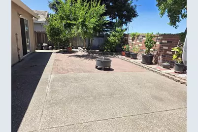 9009 Bungalow Way, Elk Grove, CA 95758 - Photo 16