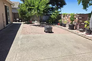 9009 Bungalow Way, Elk Grove, CA 95758 - Photo 16