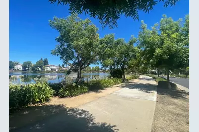 3233 Mayten Way, Elk Grove, CA 95758 - Photo 4