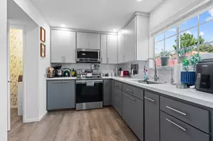 7706 La Mancha Way, Sacramento, CA 95823 - Photo 10