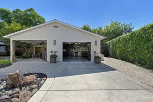 1725 50th St, Sacramento, CA 95819 - Photo 36