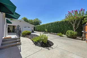 1725 50th St, Sacramento, CA 95819 - Photo 38