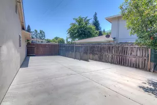 5621 Revelstok Dr, Sacramento, CA 95842 - Photo 22