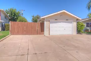 5621 Revelstok Dr, Sacramento, CA 95842 - Photo 2