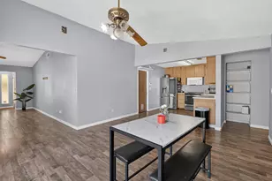 7711 Lakewood Park Dr, Sacramento, CA 95828 - Photo 16