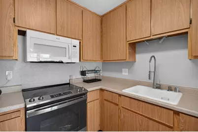 7711 Lakewood Park Drive, Sacramento, CA 95828 - Photo 12