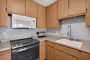 7711 Lakewood Park Dr, Sacramento, CA 95828 - Photo 12