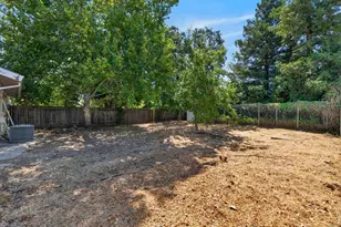 7711 Lakewood Park Dr, Sacramento, CA 95828 - Photo 32