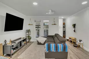 705 Roundtree Ct, Sacramento, CA 95831 - Photo 12