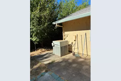 7807 Cresentdale Way, Sacramento, CA 95823 - Photo 10