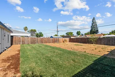 2040 Robert Way, Sacramento, CA 95825 - Photo 18