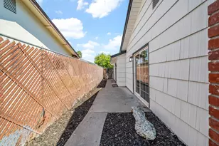 5913 Brett Dr, Sacramento, CA 95842 - Photo 32