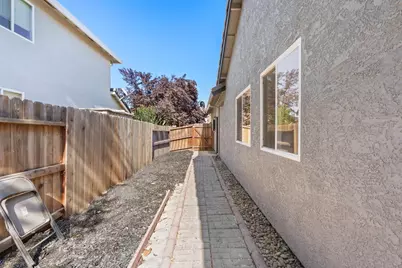 9760 Onyx Park Place, Elk Grove, CA 95624 - Photo 48