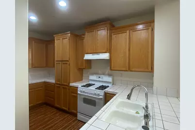 8885 Brecon Way, Elk Grove, CA 95624 - Photo 6