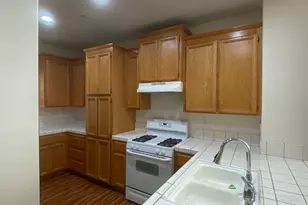 8885 Brecon Way, Elk Grove, CA 95624 - Photo 6