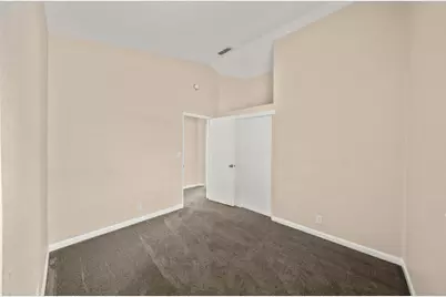 4774 Camino Royale Drive, Sacramento, CA 95823 - Photo 12