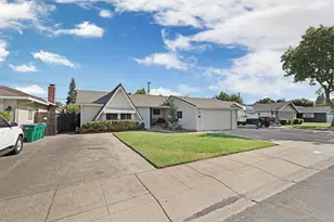 870 Bel Air Ct, Lodi, CA 95240 - Photo 2