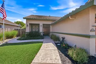 1014 Elk Hills Dr, Galt, CA 95632 - Photo 4