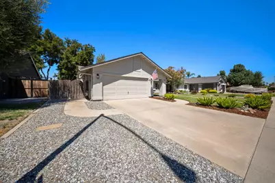 1913 Fox Glen Drive, Hughson, CA 95326 - Photo 2