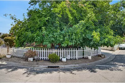 2044 Middleberry Road, Sacramento, CA 95815 - Photo 2