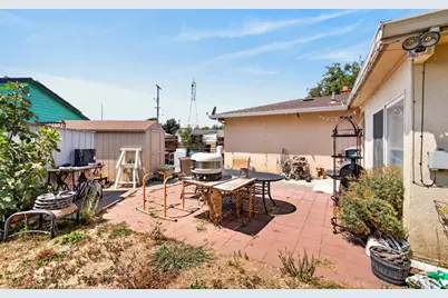 2044 Middleberry Road, Sacramento, CA 95815 - Photo 36