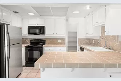 7945 La Riviera Dr, Sacramento, CA 95826 - Photo 6