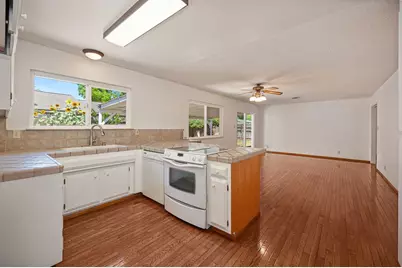 9700 Parktree Way, Elk Grove, CA 95624 - Photo 12