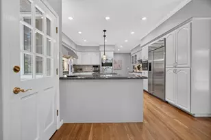 715 Lake Front Dr, Sacramento, CA 95831 - Photo 24