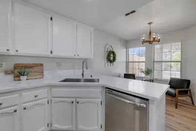 7101 Sutherland Way, Elk Grove, CA 95758 - Photo 10