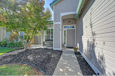 9158 Rose Parade Way, Sacramento, CA 95826 - Photo 6