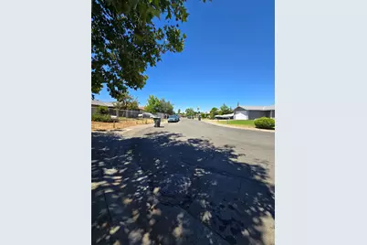 7705 Rock Creek, Sacramento, CA 95824 - Photo 4