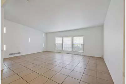 2214 S Locust Street, Visalia, CA 93277 - Photo 20