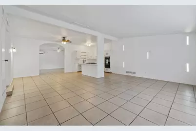 2214 S Locust Street, Visalia, CA 93277 - Photo 18