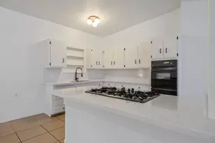 2214 S Locust St, Visalia, CA 93277 - Photo 16