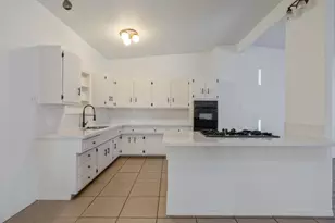 2214 S Locust St, Visalia, CA 93277 - Photo 14