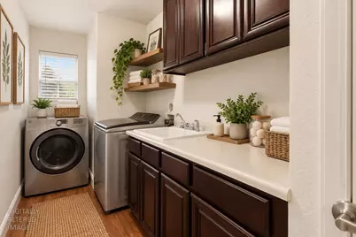 9401 Windrunner Lane, Elk Grove, CA 95758 - Photo 54