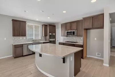 10085 Avocado Way, Elk Grove, CA 95757 - Photo 4