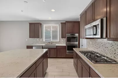 10085 Avocado Way, Elk Grove, CA 95757 - Photo 8