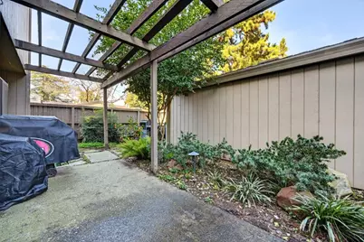 1055 Commons Drive, Sacramento, CA 95825 - Photo 28
