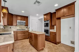 9350 Framington Way, Elk Grove, CA 95758 - Photo 4