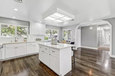 9101 Plaza Park Drive, Elk Grove, CA 95624 - Photo 4