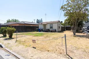 954 Wayside Dr, Turlock, CA 95380 - Photo 2