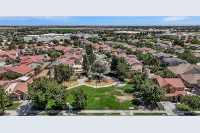 1525 Mayweed Dr, Los Banos, CA 93635 - Photo 38