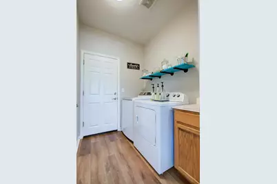 201 Waters Edge Drive, Waterford, CA 95386 - Photo 16