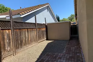 445 Magnolia Ln, Tracy, CA 95376 - Photo 2